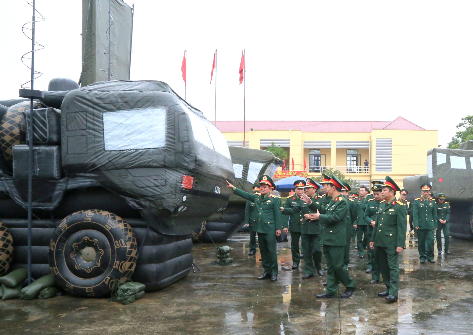 Việt Nam chế tạo thành công tên lửa S-300, Spyder, tiêm kích Su-30,... "bỏ túi"