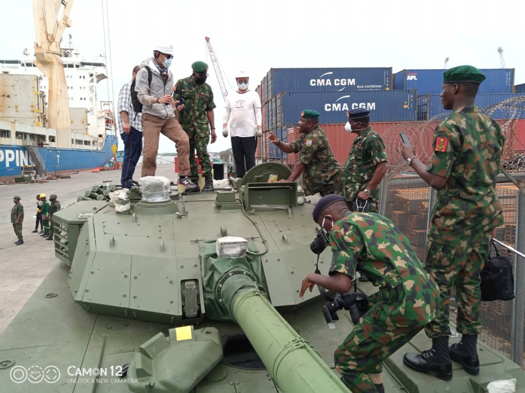 Vũ khí Trung Quốc xâm lấn châu Phi: Nigeria nhận một loạt thiết giáp