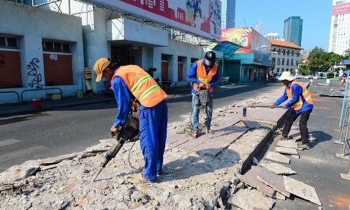 Gấp rút phá dỡ trạm xe buýt Bến Thành để thi công metro