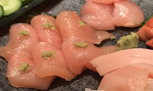 Ăn sashimi thịt gà dễ nhiễm khuẩn salmonella nguy hiểm