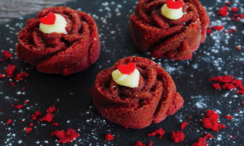 Cách làm bánh cupcake Valentine đỏ thắm như hoa hồng thật