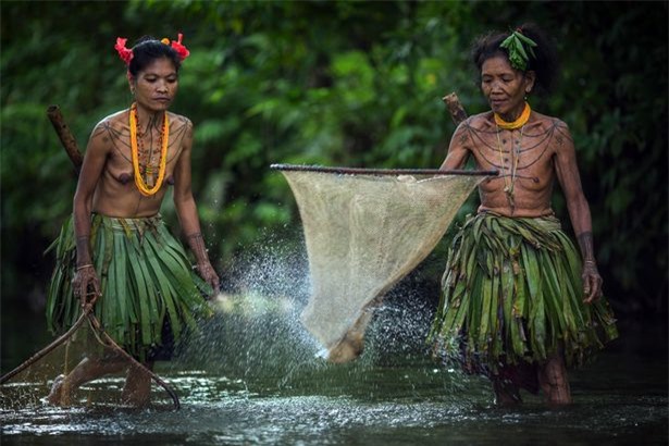 Bộ lạc sống như thời nguyên thủy, biệt lập với cuộc sống hiện đại