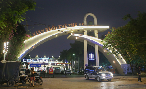 Công viên ở Hà Nội bị “hô biến” thành nhà hàng, quán cà phê