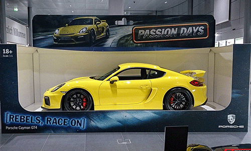 “Shock” với Porsche ra mắt Cayman GT4 bằng mô hình 18+