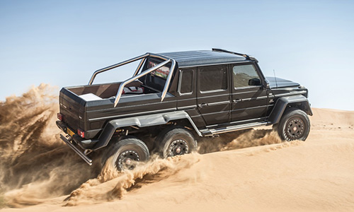 Màn “phá xe” Mercedes G63 AMG 6×6 cực độc trên xa mạc  