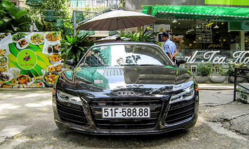 Audi R8 V10 mui trần ra biển trắng đầu tiên tại Việt Nam