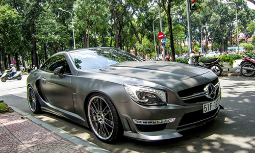 Mercedes SL hàng hiếm độ mâm “siêu độc” tại Việt Nam