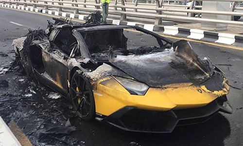 Siêu xe Lamborghini Aventador 50th cháy thành tro tại Dubai