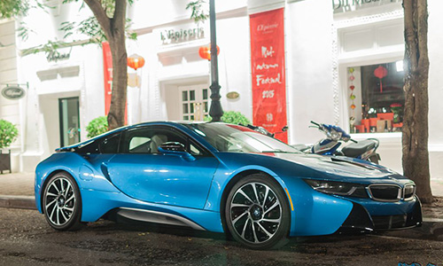 Soi siêu xe BMW i8 tiền tỷ của thiếu gia U18 Hà Nội