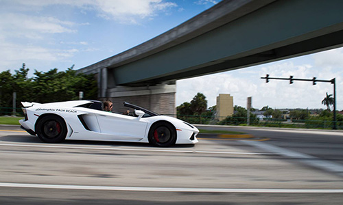 Trải nghiệm tốc độ "siêu bò" Lamborghini Aventador Roadster