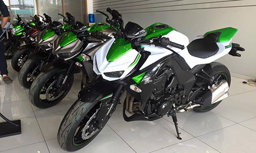 Đập thùng Kawasaki Z1000 2016 trắng đầu tiên về VN