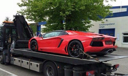 "Siêu bò" Aventador Roadster gần 25 tỷ cập bến Việt Nam?