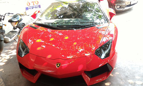 Lamborghini mui trần 24,5 tỷ lăn bánh trên phố Việt