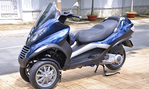 Môtô PKL 3 bánh Piaggio MP3 250 lăn bánh trên phố Việt