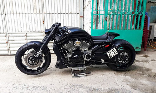 Xế nổ Harley V-Rod biến hình “siêu độc” nhờ tay thợ Việt