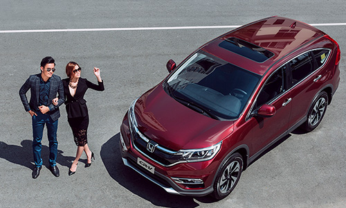 Siêu mẫu Việt đọ “cá tính” cùng Honda CR-V phiên bản mới