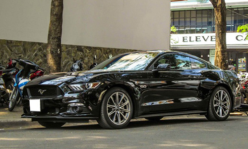 Ford Mustang GT 2015 “hàng hiếm” lăn bánh trên phố Việt