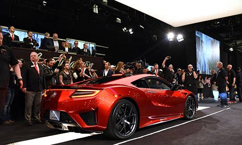 Siêu xe Acura NSX 2017 đầu tiên có giá 1,2 triệu USD