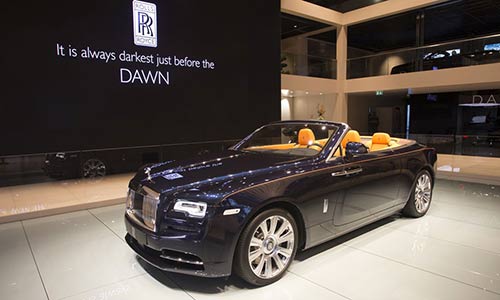 Chiếc Rolls-Royce Dawn đầu tiên “chốt giá” 750 nghìn USD