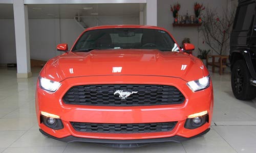 Ford Mustang Ecoboost mới giá hơn 2 tỷ về Hà Nội