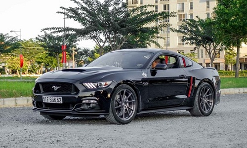 Ford Mustang GT độ gói phụ kiện hàng hiệu ở Sài Gòn