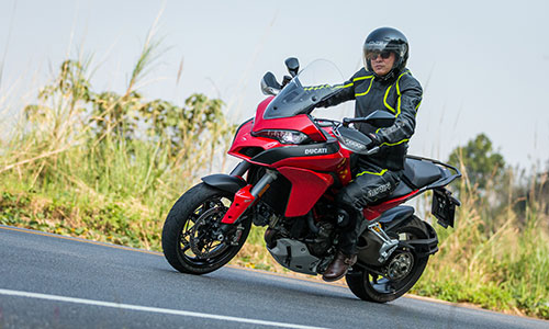 Cầm lái “xế nổ” 762 triệu Ducati Multistrada 1200S mới