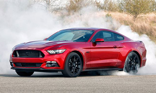 Ford Mustang giành ngôi xe cơ bắp bán chạy nhất 