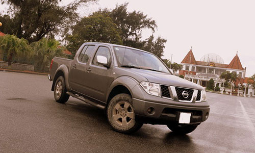 Nissan triệu hồi 602 xe bán tải Navara lỗi túi khí tại VN