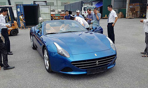 Siêu phẩm Ferrari California T bất ngờ “cập cảng” Hà Nội