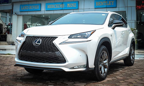 Lexus NX 200t F Sport giá gần 3 tỷ đồng tại Hà Nội