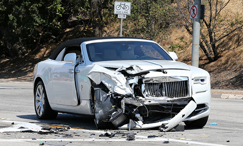 Siêu xe sang Rolls-Royce Dawn “nát đầu” bởi Toyota Prius