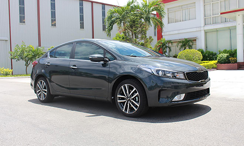 Kia Cerato 2016 bất ngờ giảm giá 51 triệu đồng