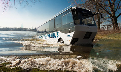 Hafencity Riverbus - xe buýt lội nước siêu độc đáo