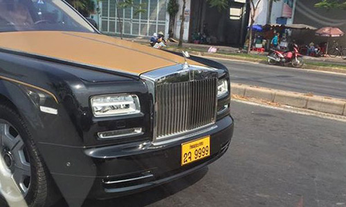 Rolls-Royce 60 tỷ của đại gia Lào "lăn bánh" trên phố Việt