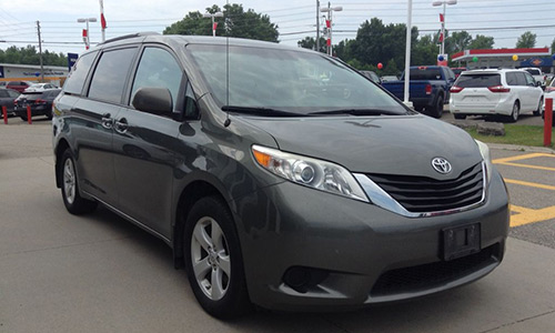 Toyota Sienna "dính lỗi" tự mở cửa khi xe đang chạy