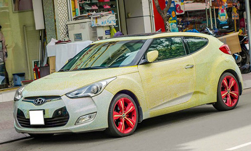 "Xế hộp" Hyundai Veloster phủ pha lê lộng lẫy ở Sài Gòn