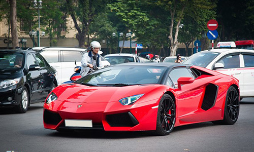 Lamborghini Aventador mui trần hơn 20 tỷ tại Hà Nội