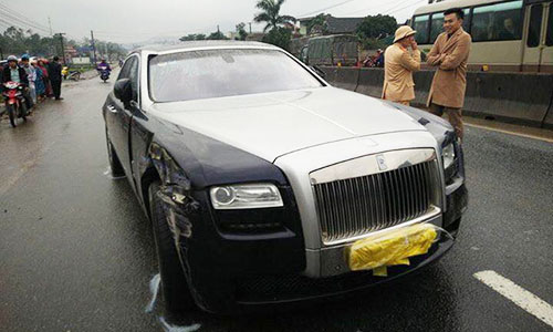 "Xế hộp" Rolls-Royce hơn 10 tỷ gây tai nạn tại Hà Tĩnh