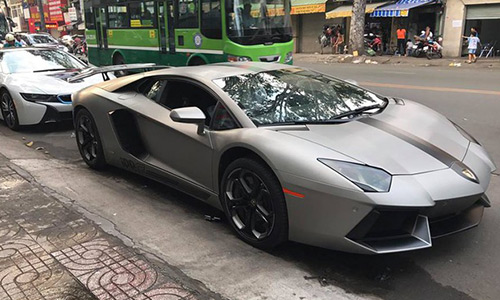 Đại gia Việt chi 300 triệu độ siêu xe Lamborghini chơi Tết