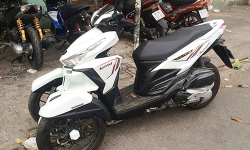 Honda Click độ 3 bánh như siêu môtô tại Sài Gòn