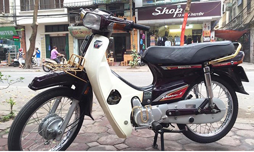 Honda Dream II "đắp chiếu" 16 năm giá trăm triệu ở Hà Nội