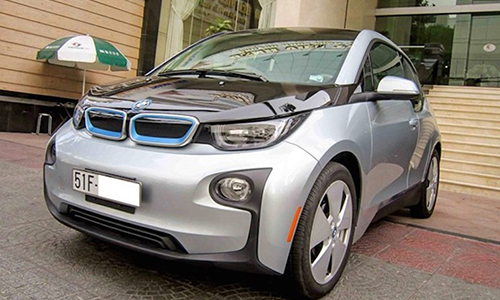 BMW i3 chạy điện giá 2,5 tỷ lăn bánh tại Sài Gòn