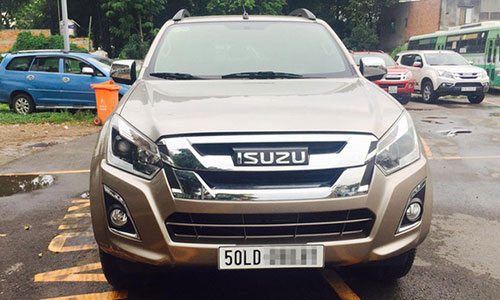 Isuzu D-Max 2017 bản nâng cấp lăn bánh tại Việt Nam