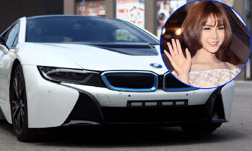 Diệp Lâm Anh diện “hở bạo” cưỡi siêu xe BMW i8 tiền tỷ