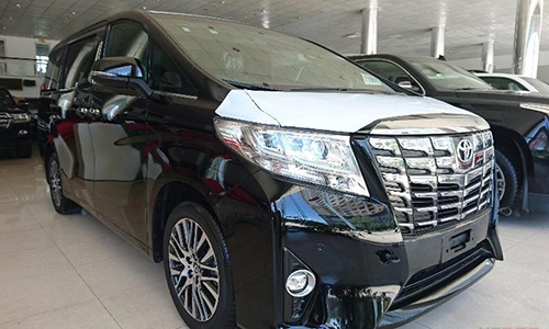 Soi “chuyên cơ mặt đất” Toyota Alphard 4,9 tỷ tại Hà Nội