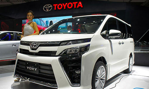 MPV Toyota Voxy 2017 "chốt giá" 782 triệu tại Indonesia?