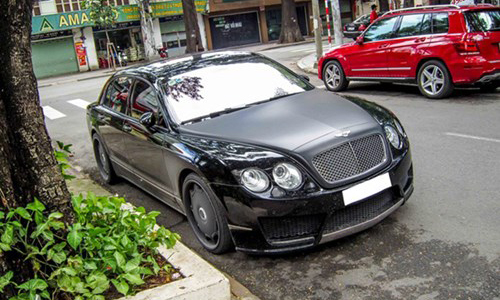 Siêu xe sang Bentley tiền tỷ độ Mansory tại Sài Gòn