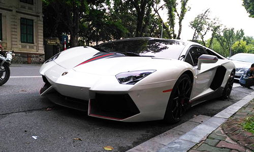 Lamborghini Aventador mui trần 26 tỷ của đại gia Hà Nội 