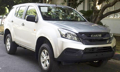 Isuzu MU-X "đại hạ giá" còn 745 triệu tại Việt Nam