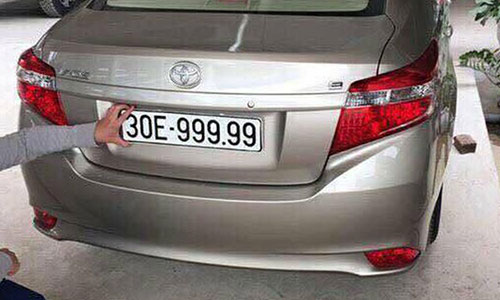 Toyota Vios mang biển "ngũ quý 9" tại Hà Nội 